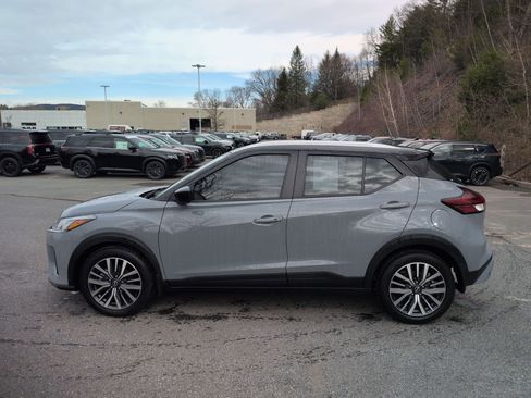 Used 2023 Nissan Kicks SV image 8