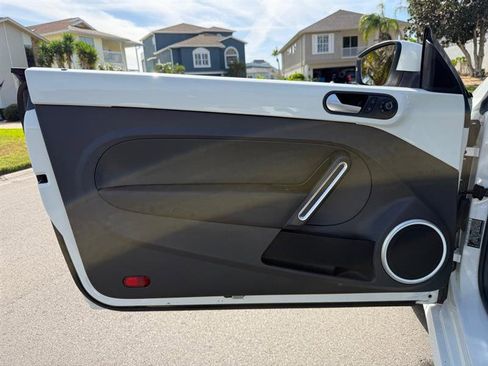 Used 2015 Volkswagen Beetle 1.8T image 11