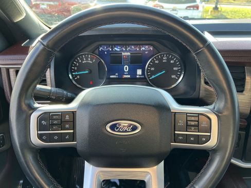 Used 2024 Ford Expedition Limited image 16