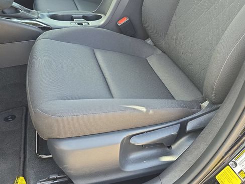 Used 2025 Toyota Corolla LE FWD image 25