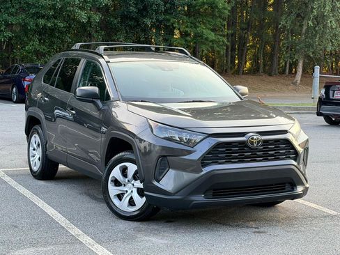 Used 2020 Toyota RAV4 LE FWD image 4