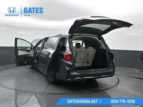 New 2026 Honda Odyssey Touring image 67