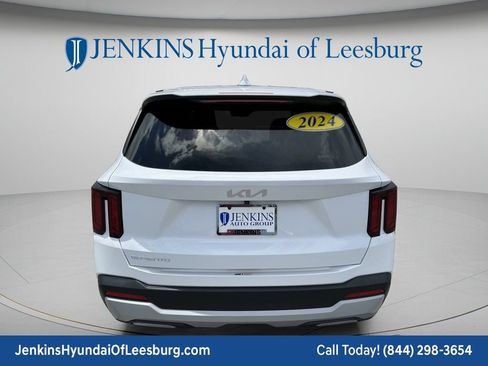 Used 2024 Kia Sorento LX FWD image 6