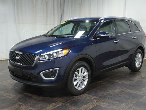 Used 2017 Kia Sorento FWD w/ LX Convenience Package image 2