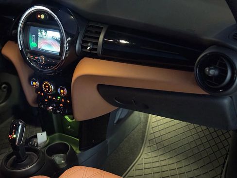 Used 2021 MINI Cooper 2-Door Hardtop w/ Signature Upholstery Package image 47