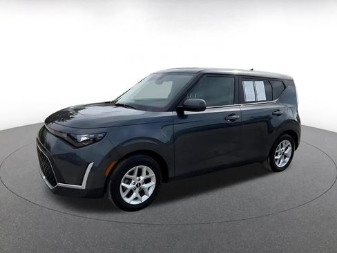 Used 2025 Kia Soul LX w/ LX Technology Package FWD image 8