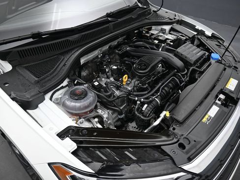 Used 2024 Volkswagen Jetta SE FWD image 46