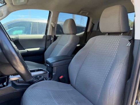 Used 2020 Toyota Tacoma SR5 RWD image 9