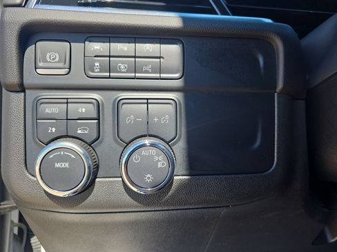 Used 2025 Chevrolet Suburban LT AWD/4WD image 27