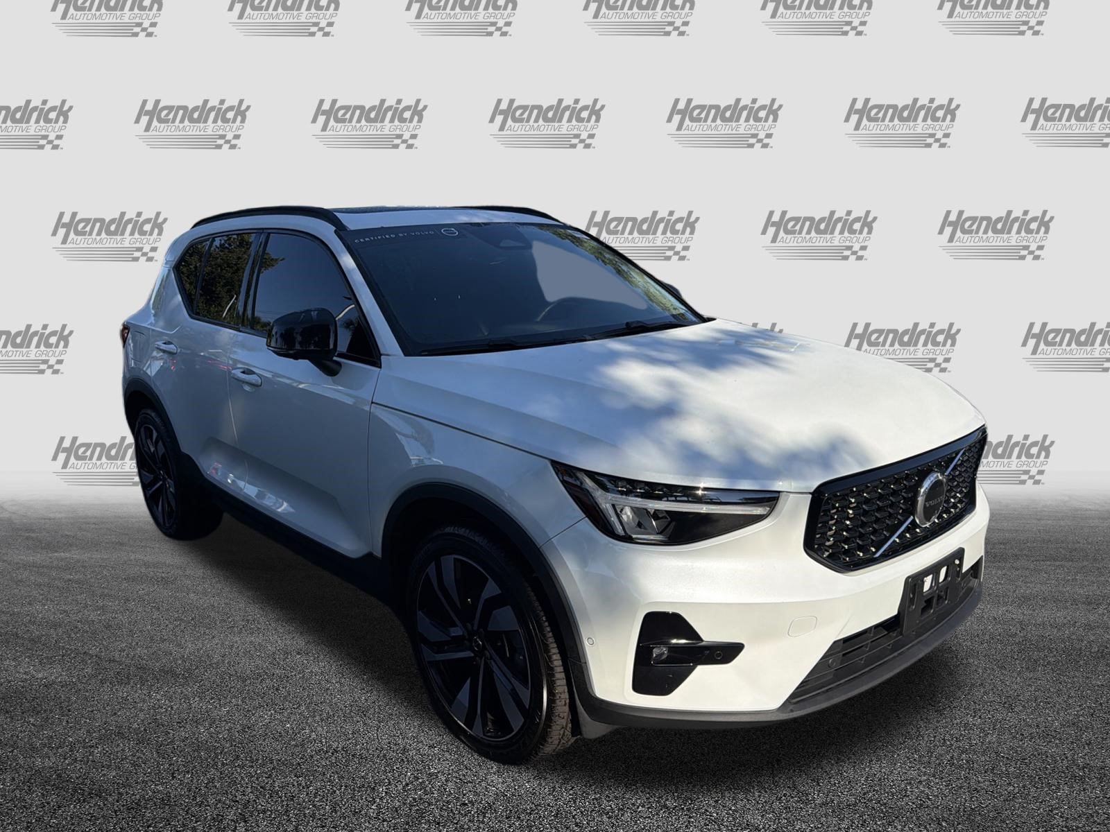 Used 2024 Volvo XC40 B5 Plus w/ Protection Package Premier AWD/4WD image 2
