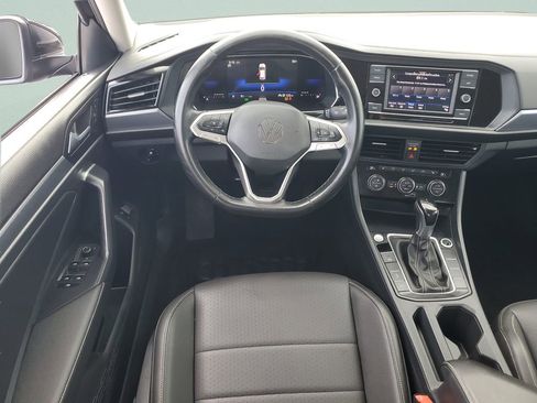 Used 2024 Volkswagen Jetta SE FWD image 12