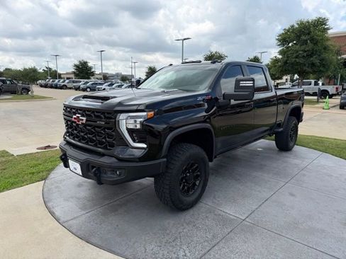 Used 2024 Chevrolet Silverado 2500 ZR2 w/ ZR2 Bison Edition AWD/4WD image 3