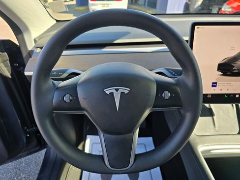 Used 2023 Tesla Model Y Long Range AWD/4WD image 23