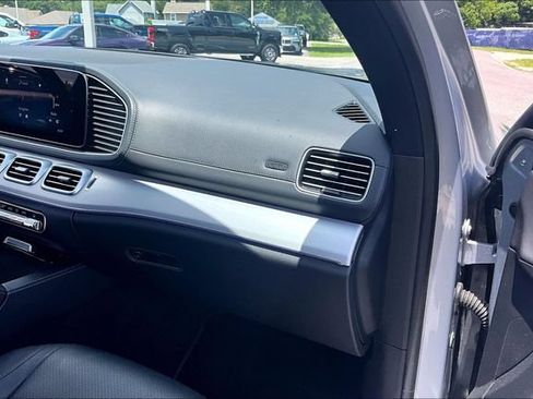 Used 2025 Mercedes-Benz GLS 450 4MATIC image 21