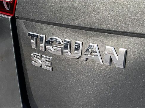 Used 2021 Volkswagen Tiguan SE R-Line image 9