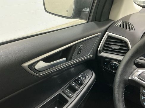 Used 2023 Ford Edge SEL image 14