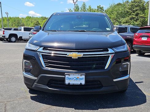 Used 2023 Chevrolet Traverse LS FWD image 2