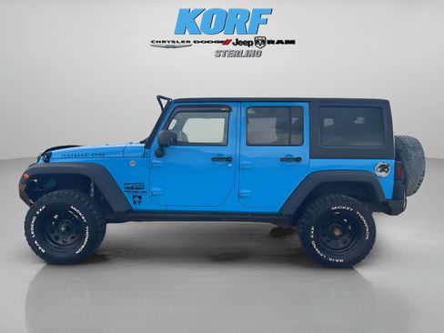 Used 2017 Jeep Wrangler Unlimited Rubicon w/ Connectivity Group image 8