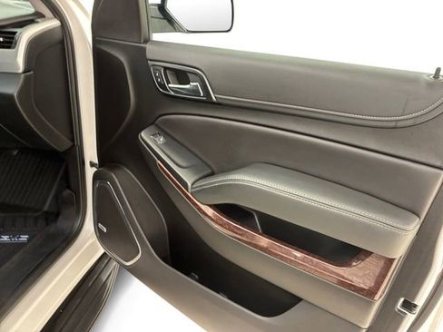 Used 2019 GMC Yukon XL SLT w/ Graphite Performance Edition image 15