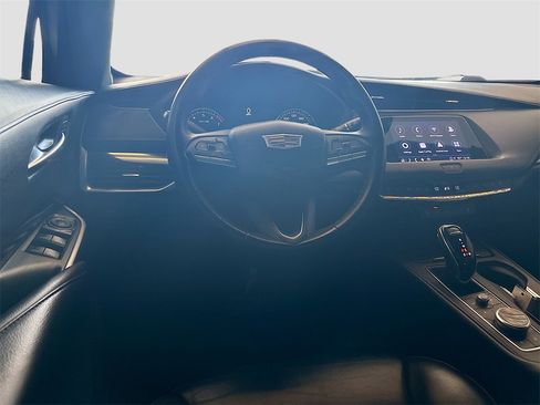 Used 2022 Cadillac XT4 Luxury w/ Cold Weather Package image 21