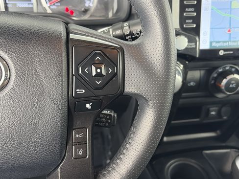 Used 2022 Toyota 4Runner TRD Off-Road Premium AWD/4WD image 28