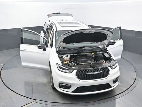 Used 2024 Chrysler Pacifica Limited w/ Trailer Tow Group image 69