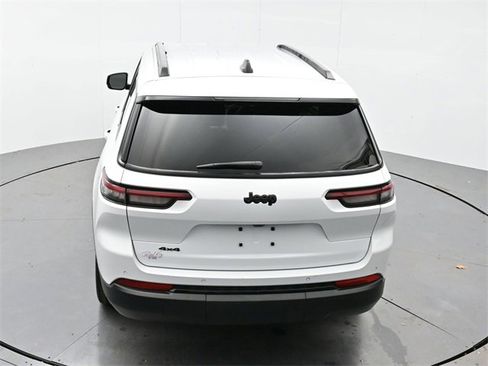 Used 2023 Jeep Grand Cherokee L Laredo image 37