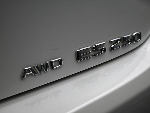 Used 2023 Lexus ES 250 w/ Premium Package AWD/4WD image 7