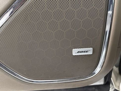 Used 2017 Chevrolet Suburban LT w/ Luxury Package image 13