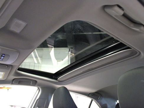 Used 2020 Toyota Camry LE image 20