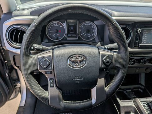 Used 2016 Toyota Tacoma SR5 w/ SR5 Appearance Package (SN) RWD image 15