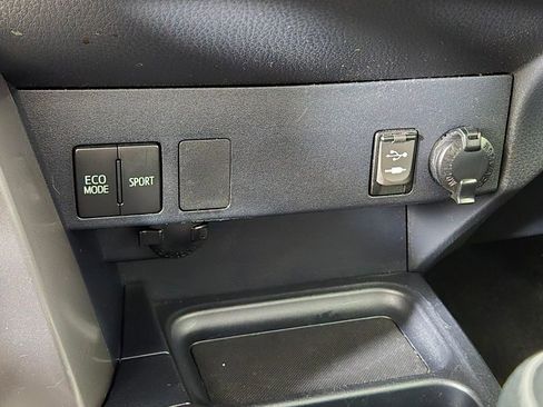 Used 2017 Toyota RAV4 LE w/ Carpet Mat Package FWD image 31