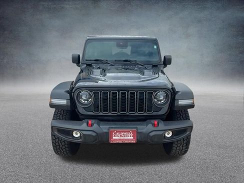 Used 2025 Jeep Wrangler Unlimited Rubicon AWD/4WD image 2