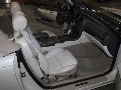 Used 2005 Ford Thunderbird 50th Anniversary RWD image 7