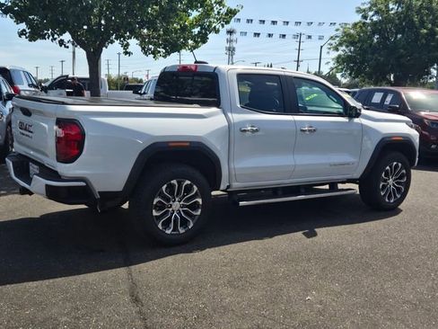 Used 2025 GMC Canyon Denali AWD/4WD image 3