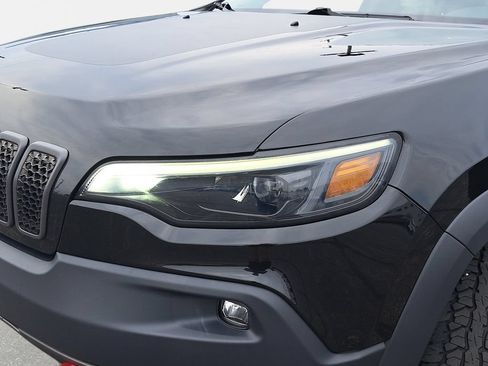 Used 2020 Jeep Cherokee Trailhawk w/ Cold Weather Group AWD/4WD image 30