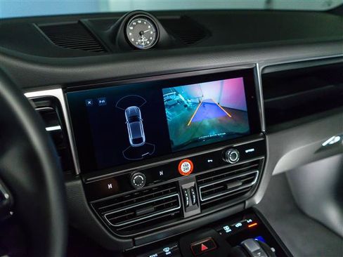 Certified 2026 Porsche Macan AWD/4WD image 26