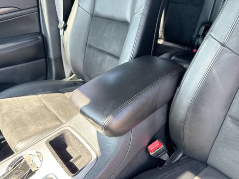 Used 2022 Jeep Grand Cherokee Laredo X RWD image 21