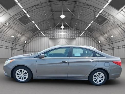 Used 2011 Hyundai Sonata GLS FWD image 2