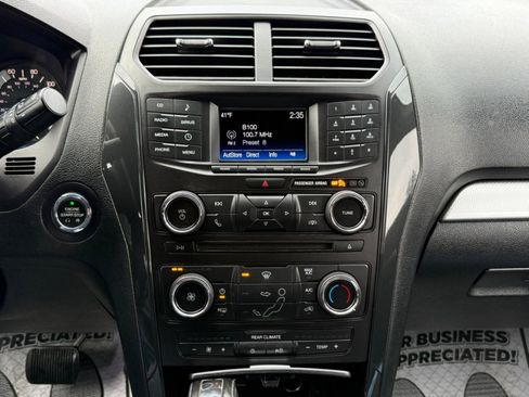 Used 2017 Ford Explorer XLT image 23
