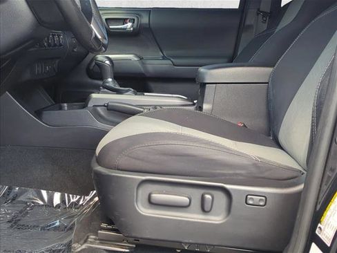 Used 2021 Toyota Tacoma TRD Sport image 18