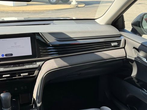 Used 2025 Toyota Camry LE image 39