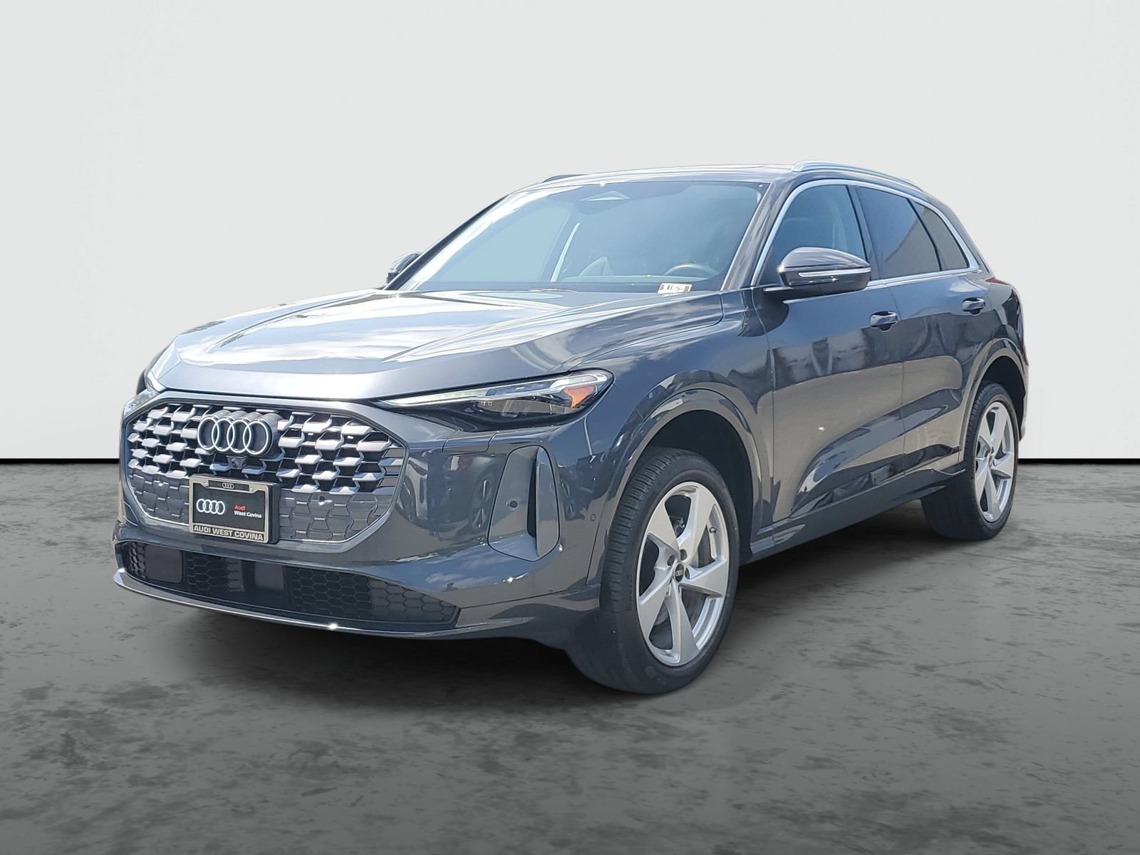 Used 2025 Audi Q5 Premium w/ Premium Plus AWD/4WD image 2