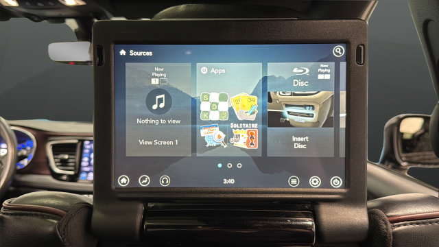 Used 2020 Chrysler Pacifica Limited FWD image 39