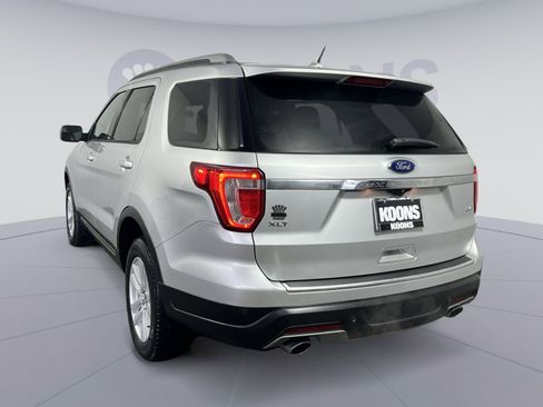 Used 2018 Ford Explorer XLT w/ Equipment Group 201A image 4