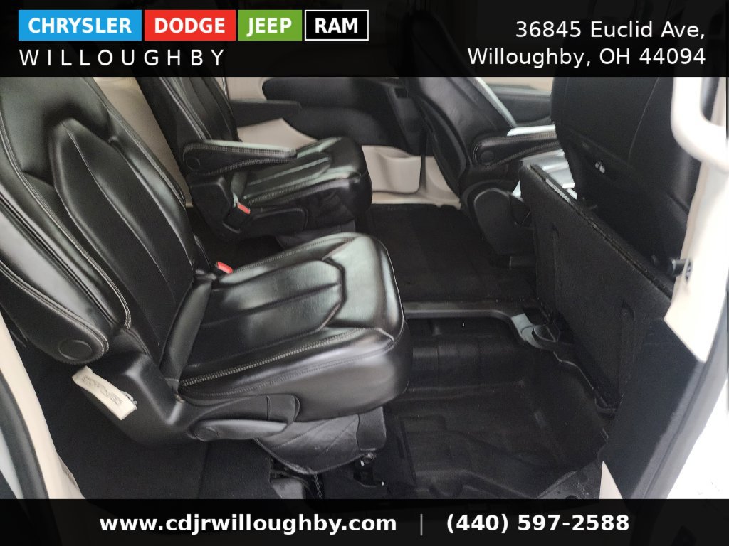 Used 2023 Chrysler Pacifica Touring-L FWD image 33
