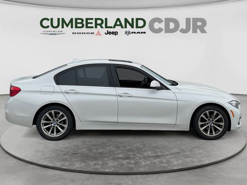 Used 2017 BMW 320i xDrive Sedan AWD/4WD image 7