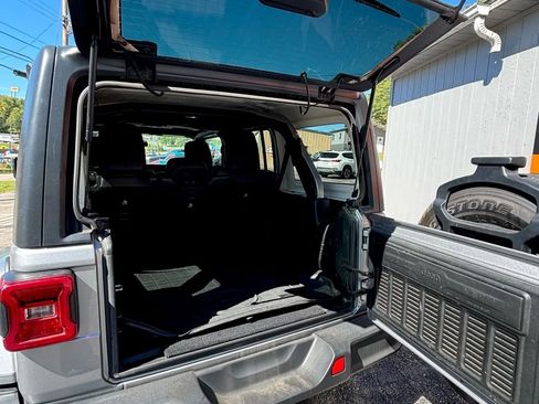 Used 2018 Jeep Wrangler Unlimited Sahara w/ Dual Top Group image 16