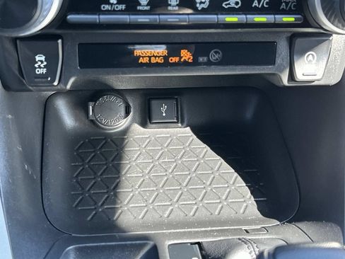 Used 2021 Toyota RAV4 LE AWD/4WD image 37