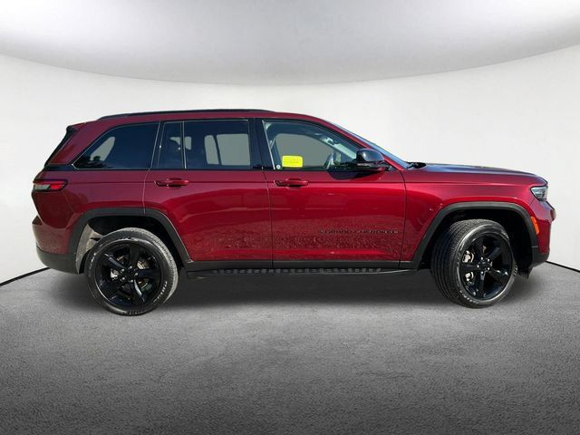 Used 2023 Jeep Grand Cherokee Altitude RWD image 15